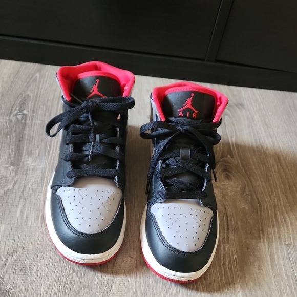 Jordan Kids Sneakers Black Gray Red - Picture 5 of 6